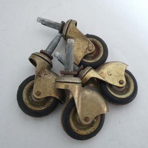 Lot roulettes de meuble - lot,
